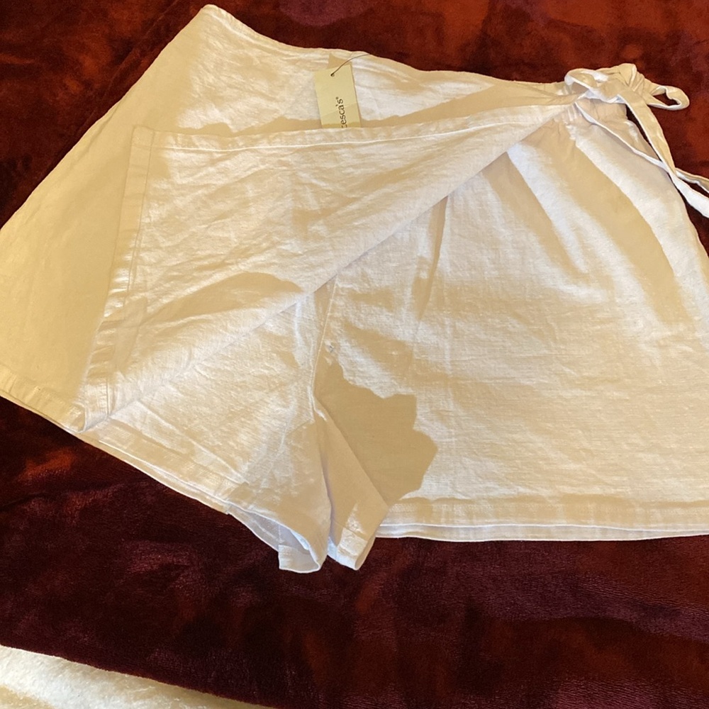 Francescas collection skort size M color white. - Picture 3 of 7